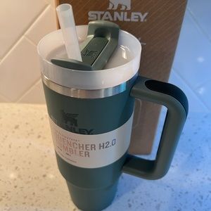 Stanley quencher 30oz NWT
